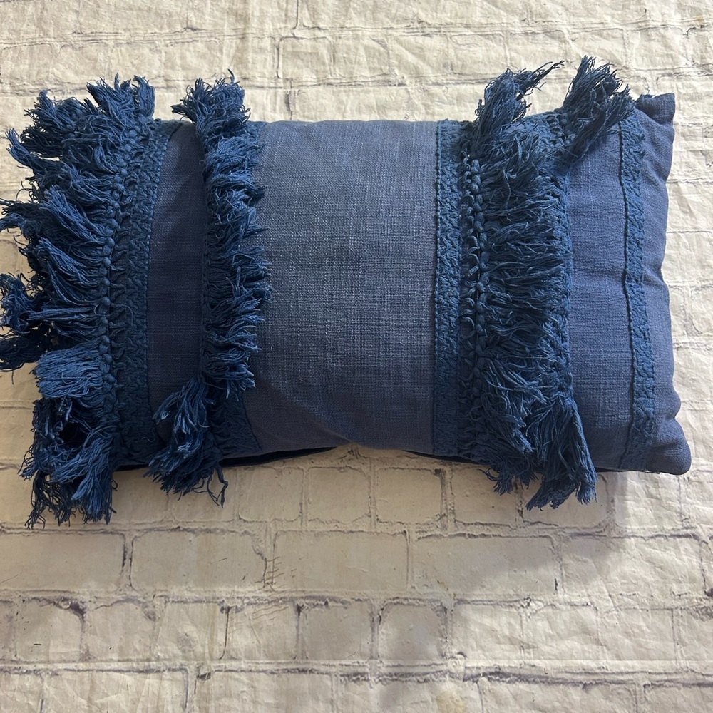PERI HOME 100% COTTON THROW PILLOW BLUE WITH FRINGE ZIP OUT FILLING
